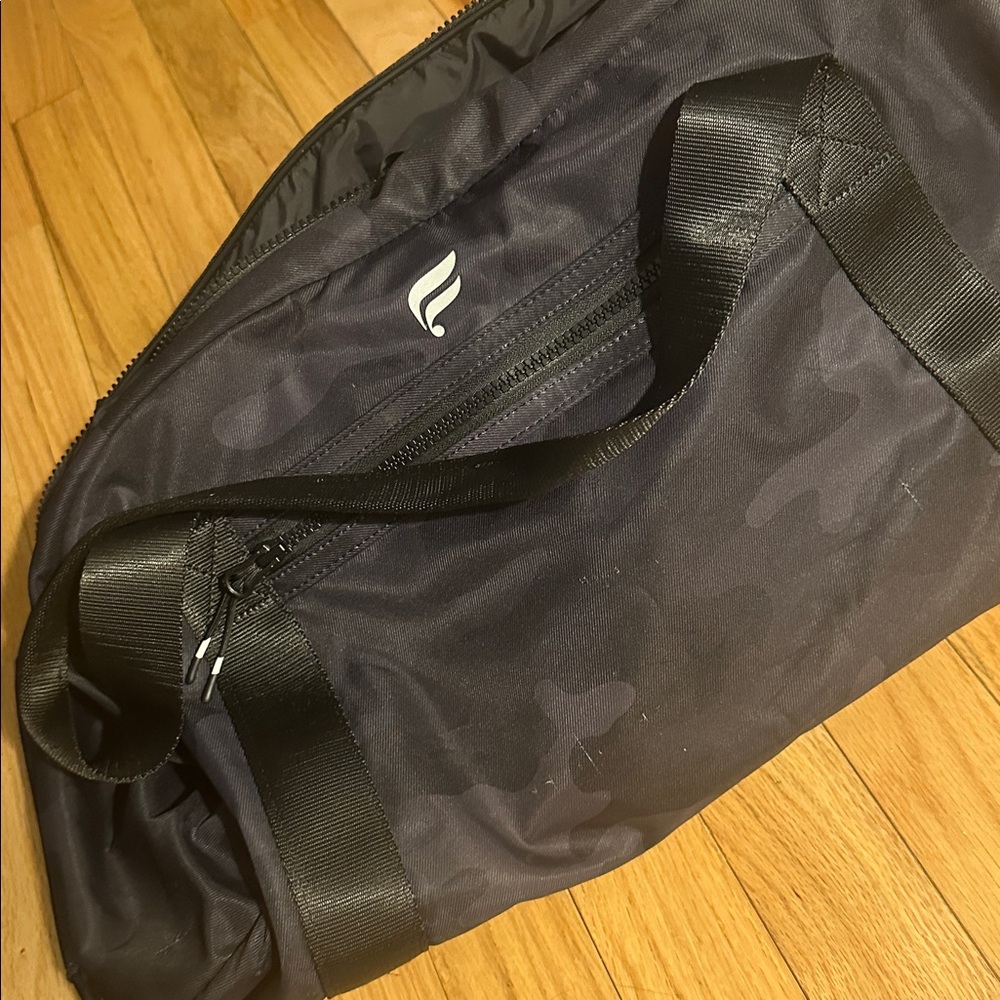 Fabletics duffle bag - Picture 2 of 3